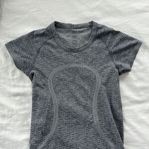 Lululemon tshirt